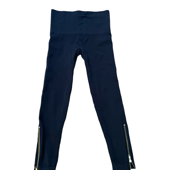 Spanx Black Leggings Zipper Bottoms Sz Large New - Picture 2 of 6